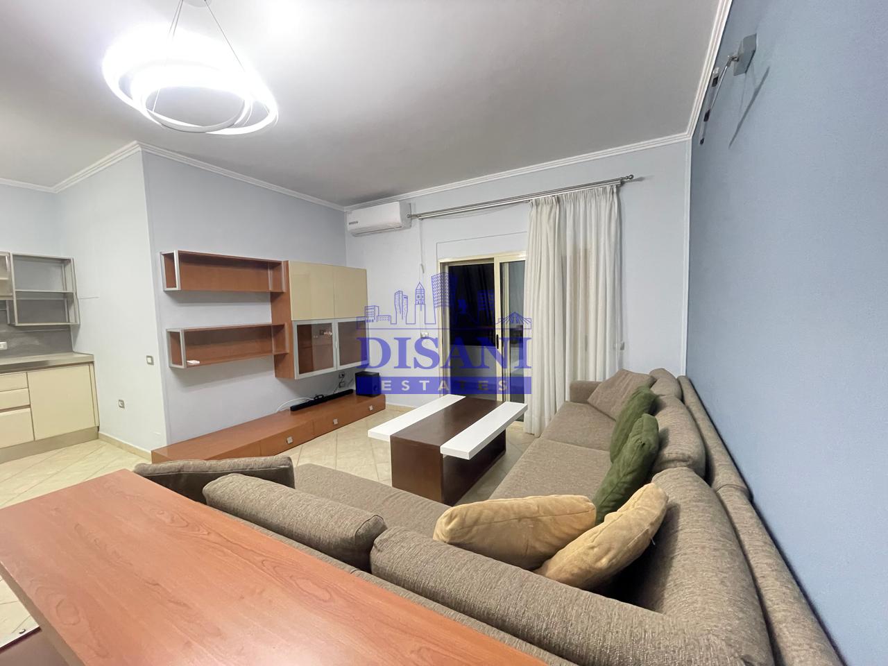 APARTMENT 2+1 PER QIRA TEK STACIONI TRENIT!