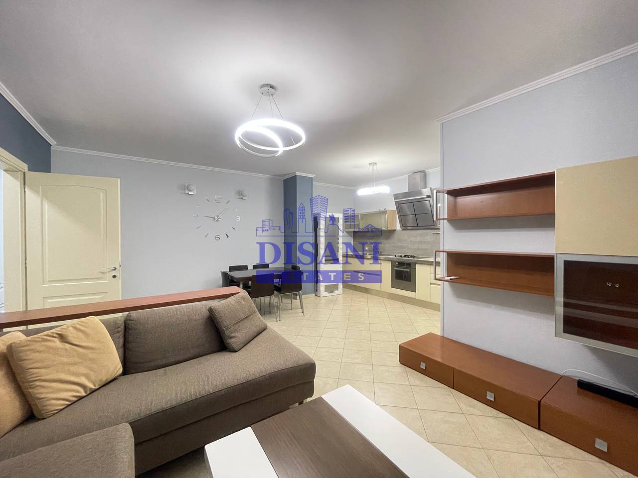 APARTMENT 2+1 PER QIRA TEK STACIONI TRENIT!