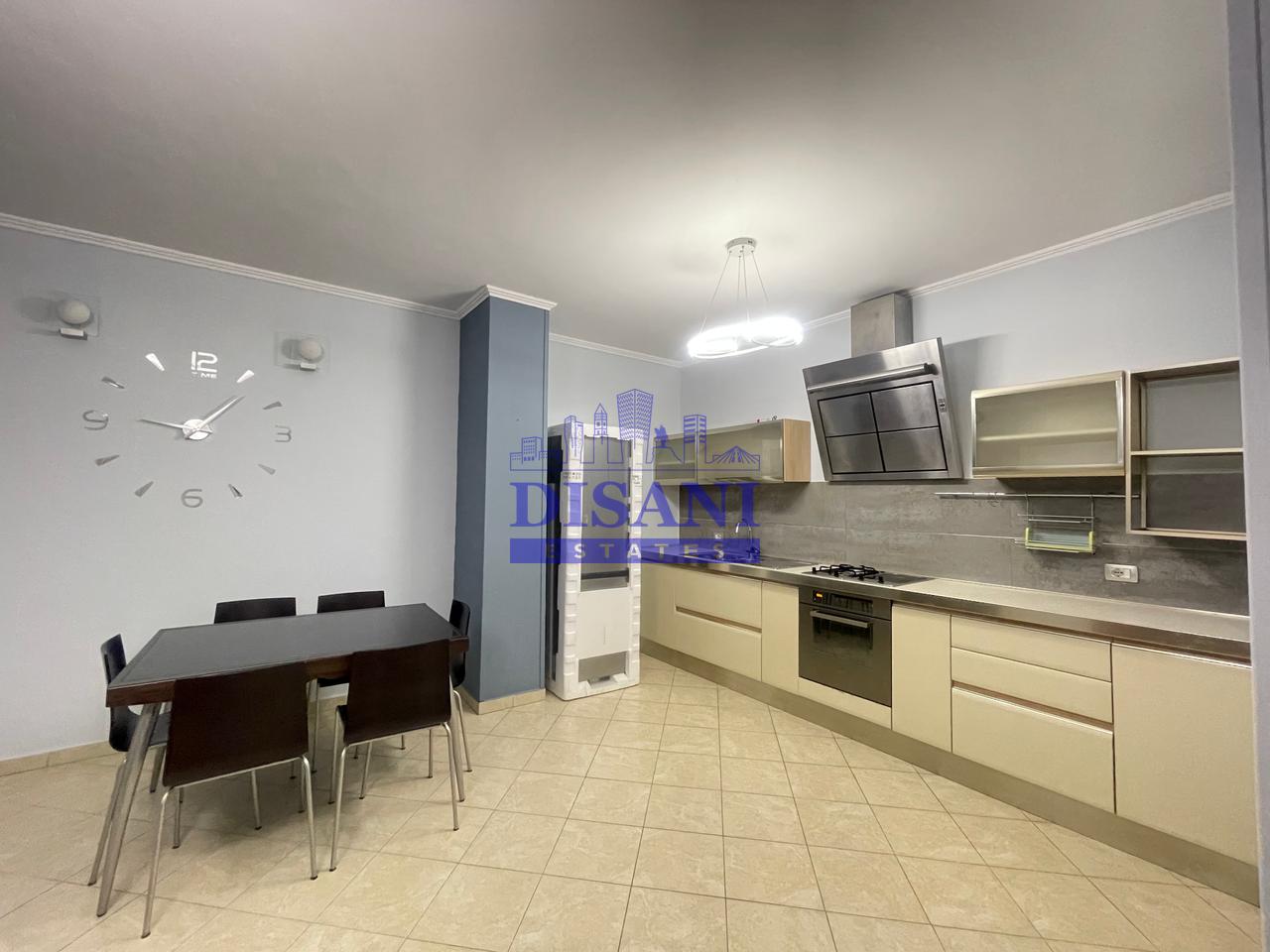 APARTMENT 2+1 PER QIRA TEK STACIONI TRENIT!