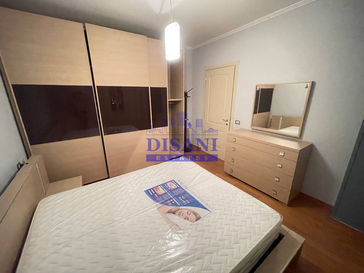 APARTMENT 2+1 PER QIRA TEK STACIONI TRENIT!
