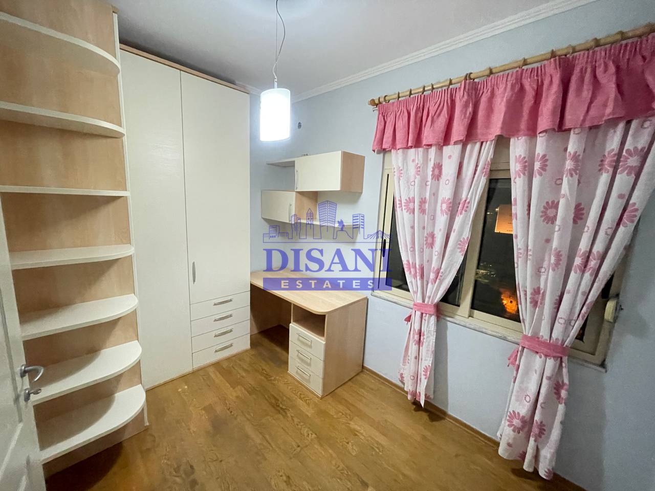 APARTMENT 2+1 PER QIRA TEK STACIONI TRENIT!