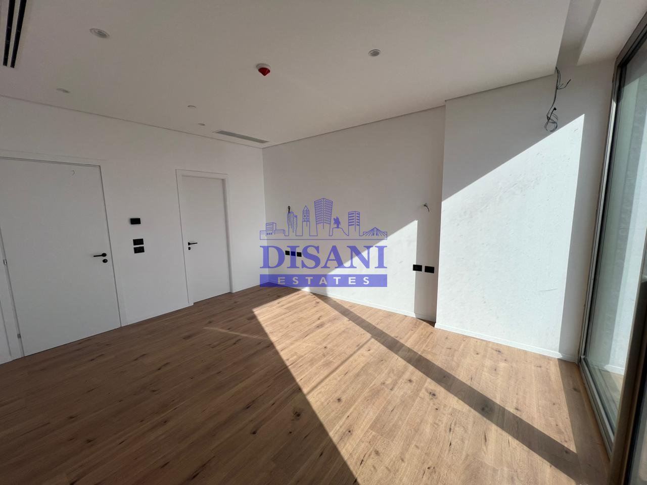 AMBIENT PER ZYRE ME QERA TEK DOWNTOWN ONE!