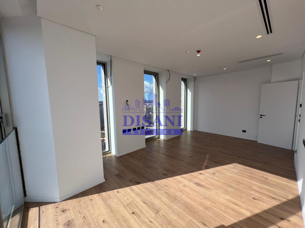 AMBIENT PER ZYRE ME QERA TEK DOWNTOWN ONE!