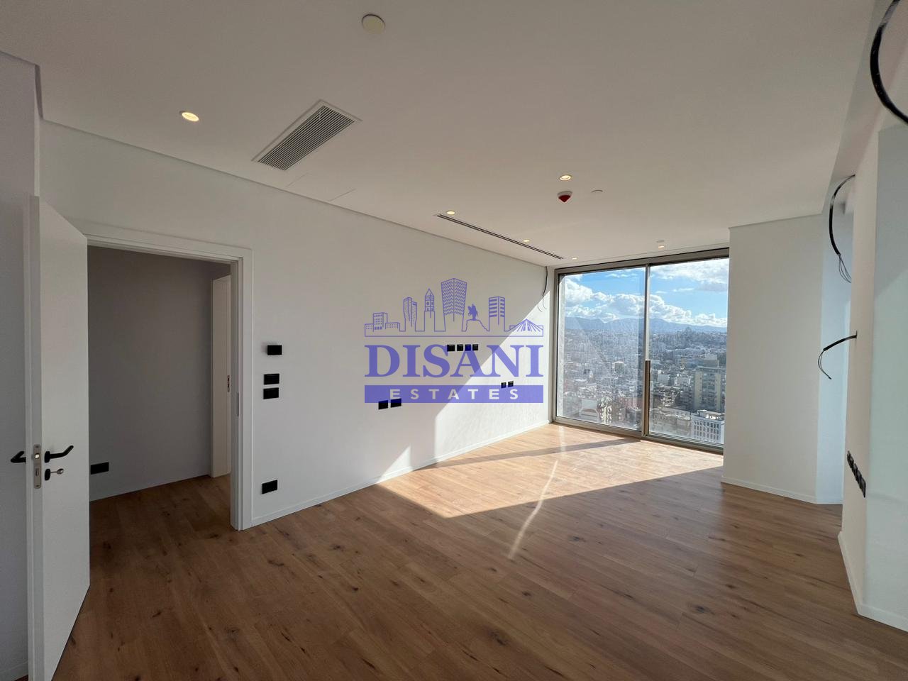 AMBIENT PER ZYRE ME QERA TEK DOWNTOWN ONE!