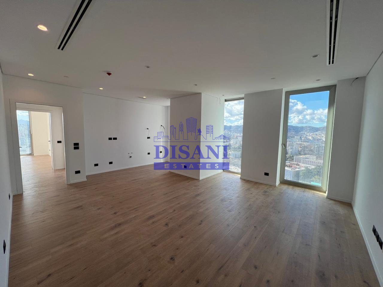 AMBIENT PER ZYRE ME QERA TEK DOWNTOWN ONE!