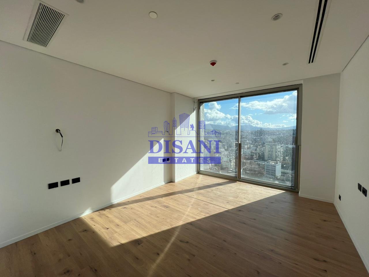 AMBIENT PER ZYRE ME QERA TEK DOWNTOWN ONE!