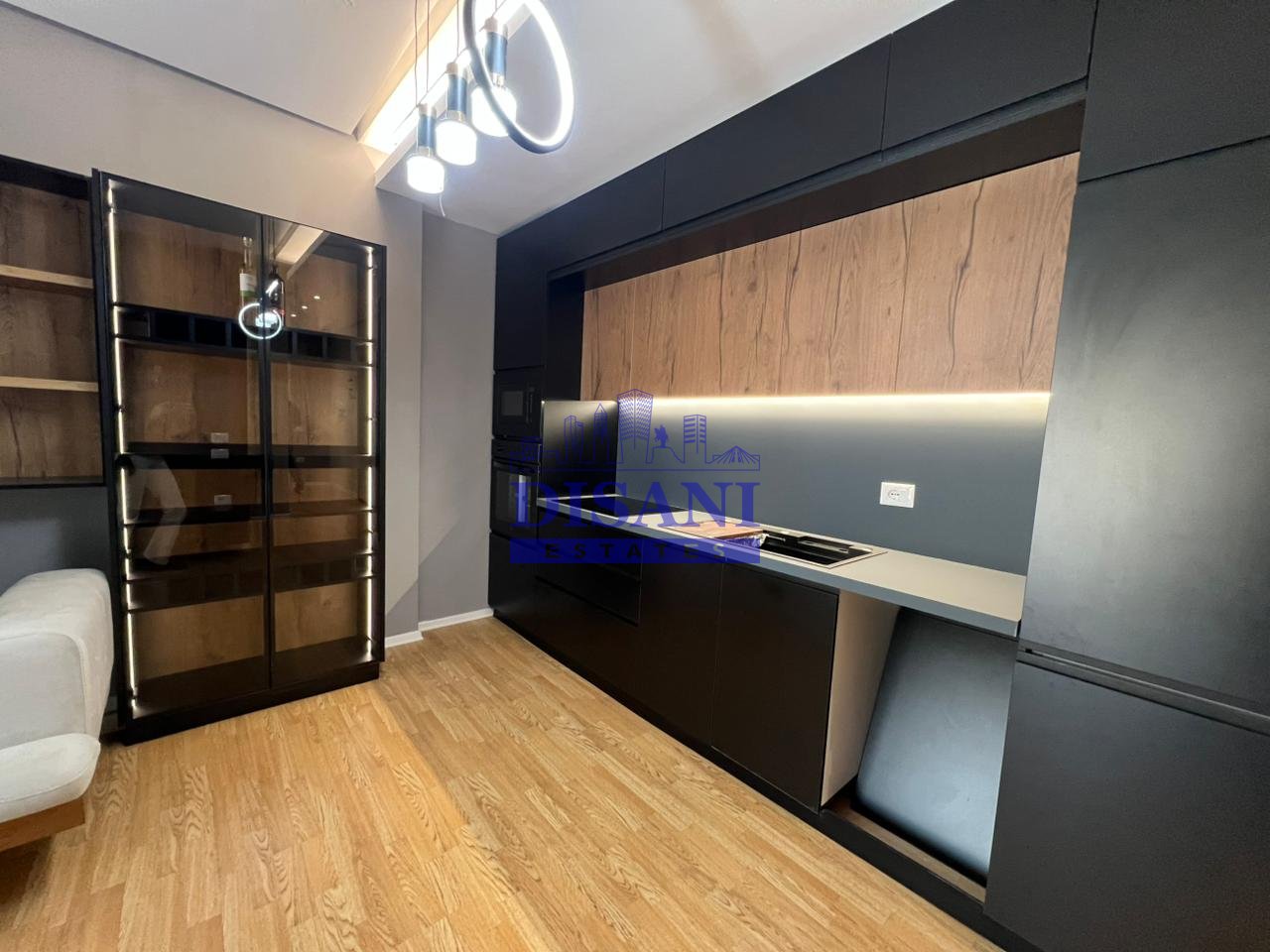 FOR RENT 2+1 APARTMENT NEAR THE CENTER!