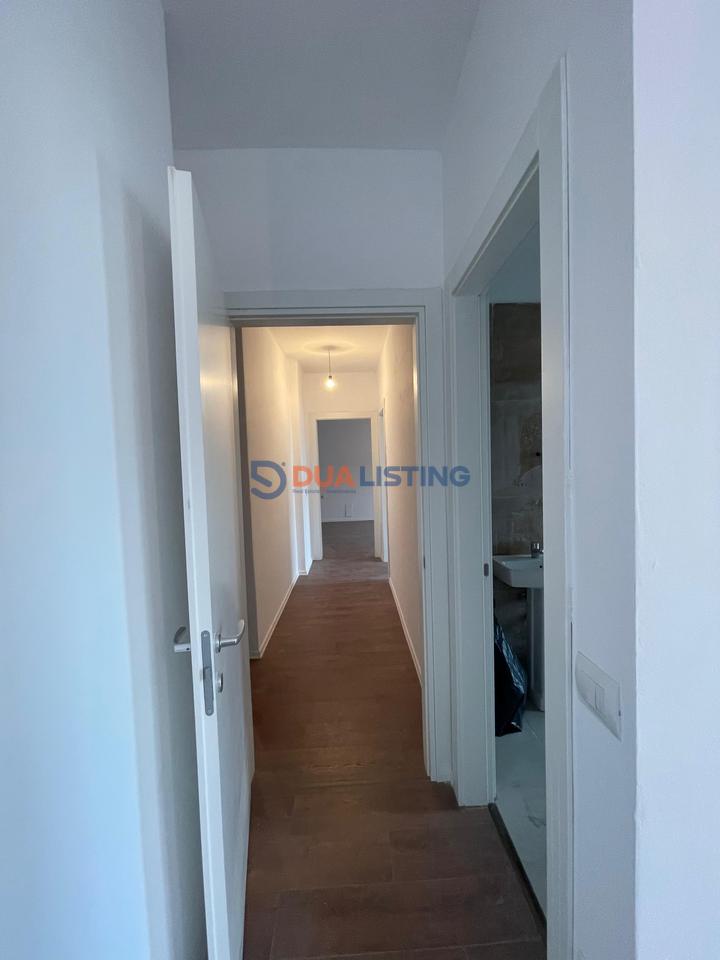 Jepet me qira ambjent zyre te Pazari i Ri