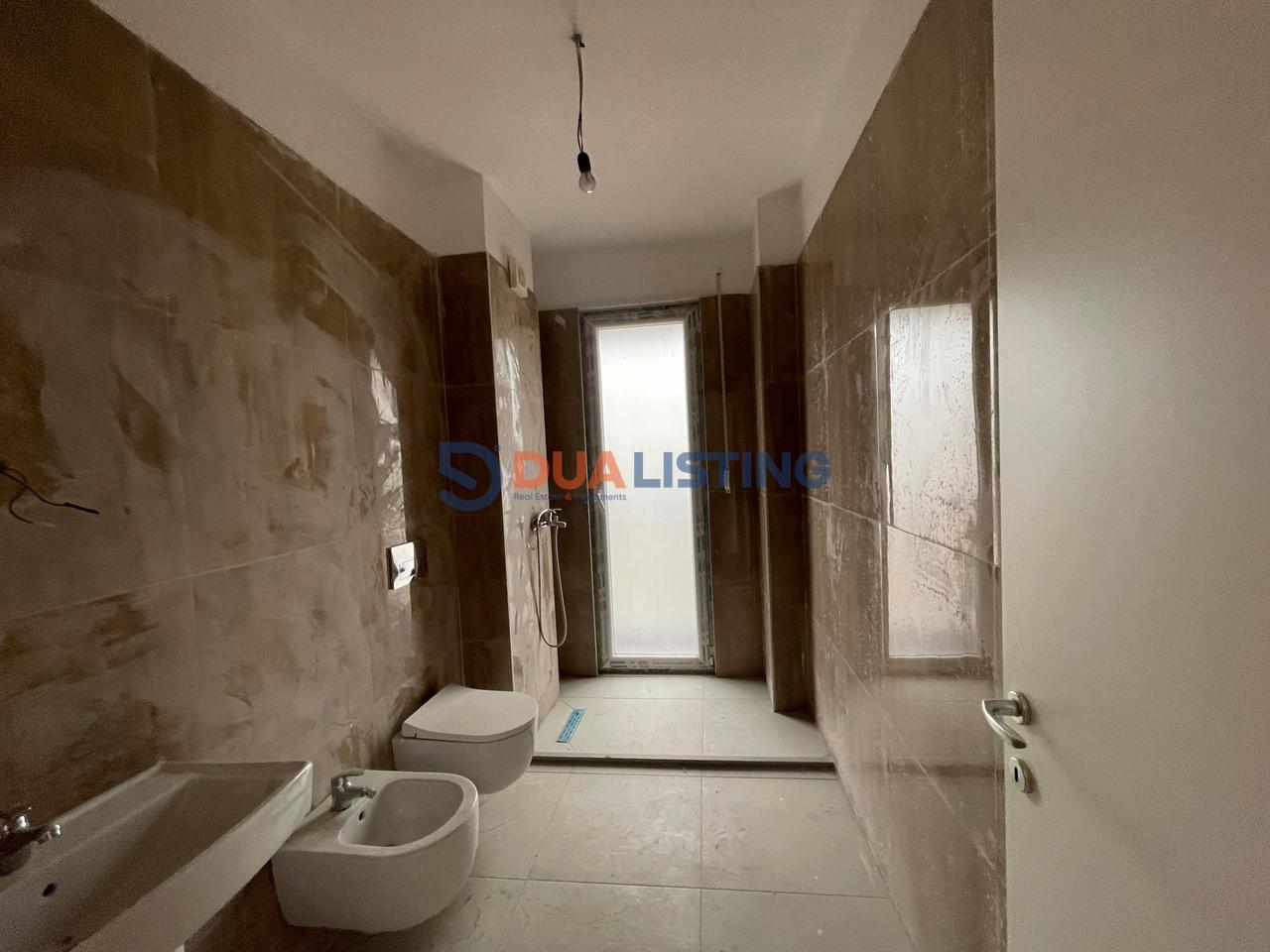 Jepet me qira ambjent zyre te Pazari i Ri