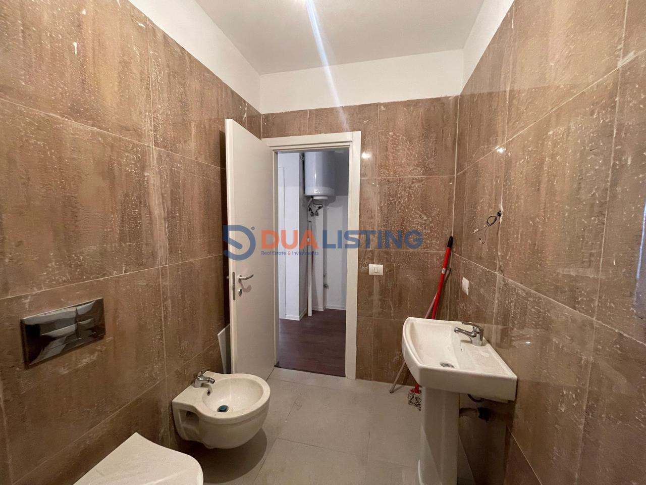 Jepet me qira ambjent zyre te Pazari i Ri