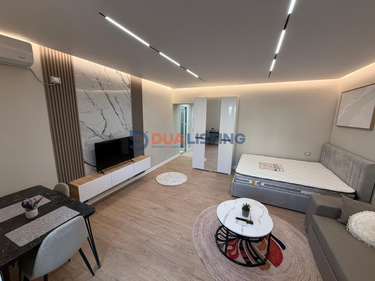 🏢  SHITEN 2 GARSONIERE + 1 APARTAMENT 1+1
              STACIONI I TRENIT – TIRANË