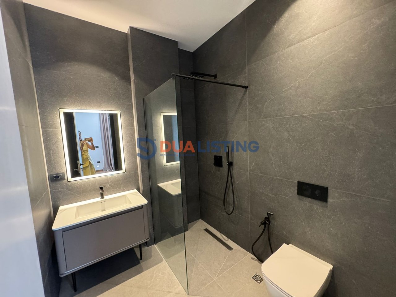 Japim me qira vile te bashkangjitur ne nje nga komplekset me prestigjoze tek Liqeni i Thate, Rezidenca Forest.