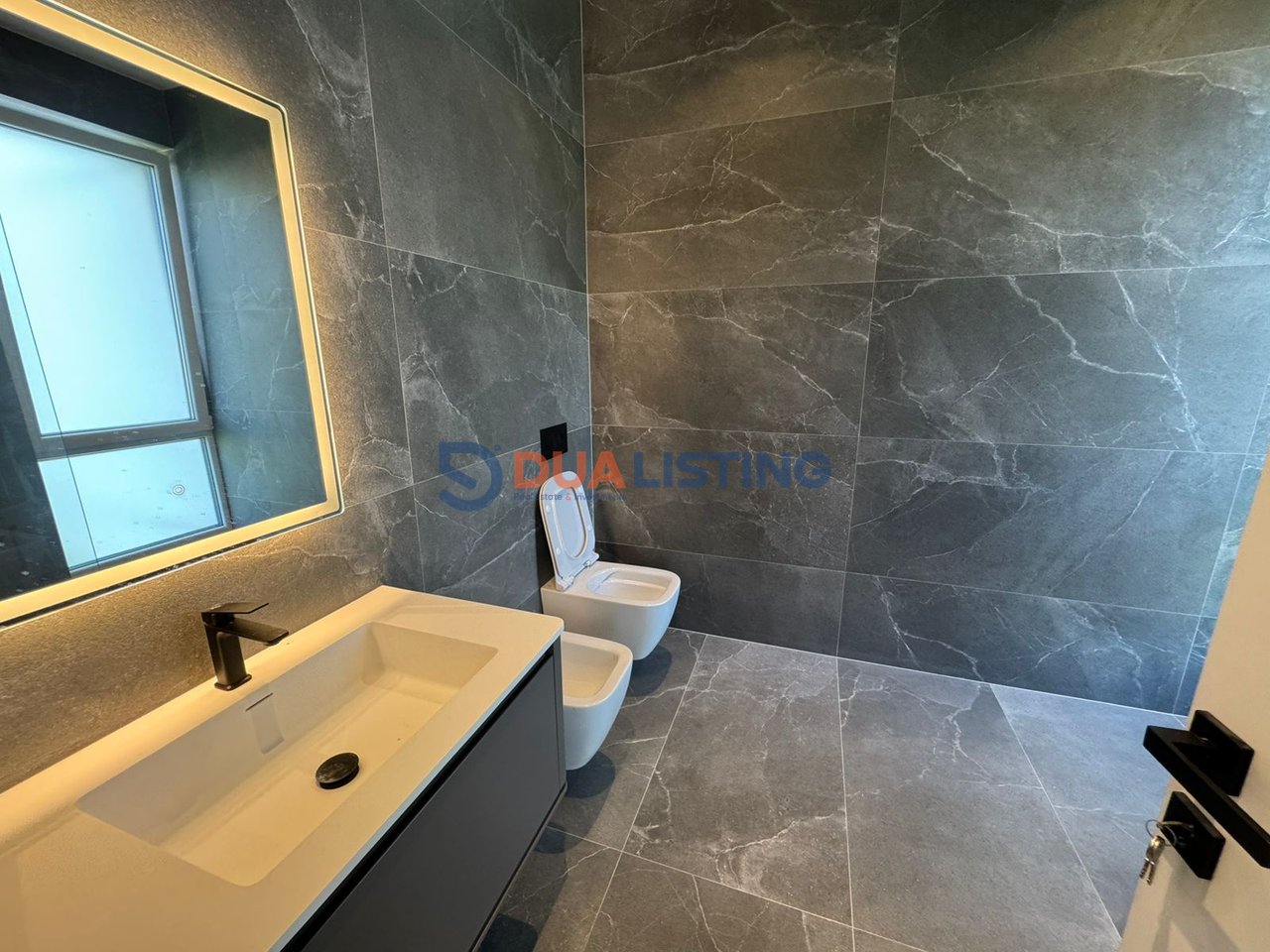 Japim me qira vile te bashkangjitur ne nje nga komplekset me prestigjoze tek Liqeni i Thate, Rezidenca Forest.