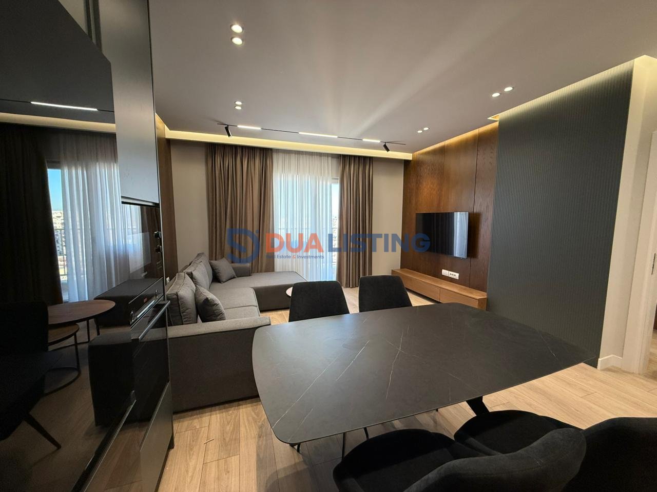 For Rent – Premium 1+1 Apartment + 🅿️ Parking Included
📍 Zogu i Zi, opposite Ring Center
