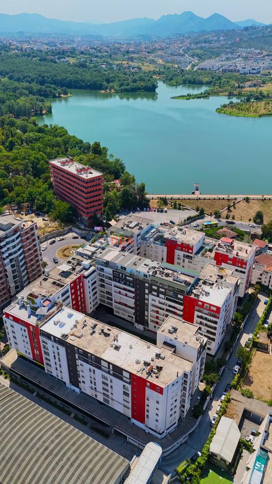 SHITET APARTAMENT 2+1+2 I VETMI NE KAT TEK LIQENI I TIRANES , NOBIS!!