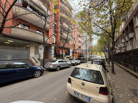 💼 Affittasi spazio commerciale open space + 2 posti auto, in una delle zone più richieste di Tirana!
Vicino alla Radio Televisione Albanese (RTSH),