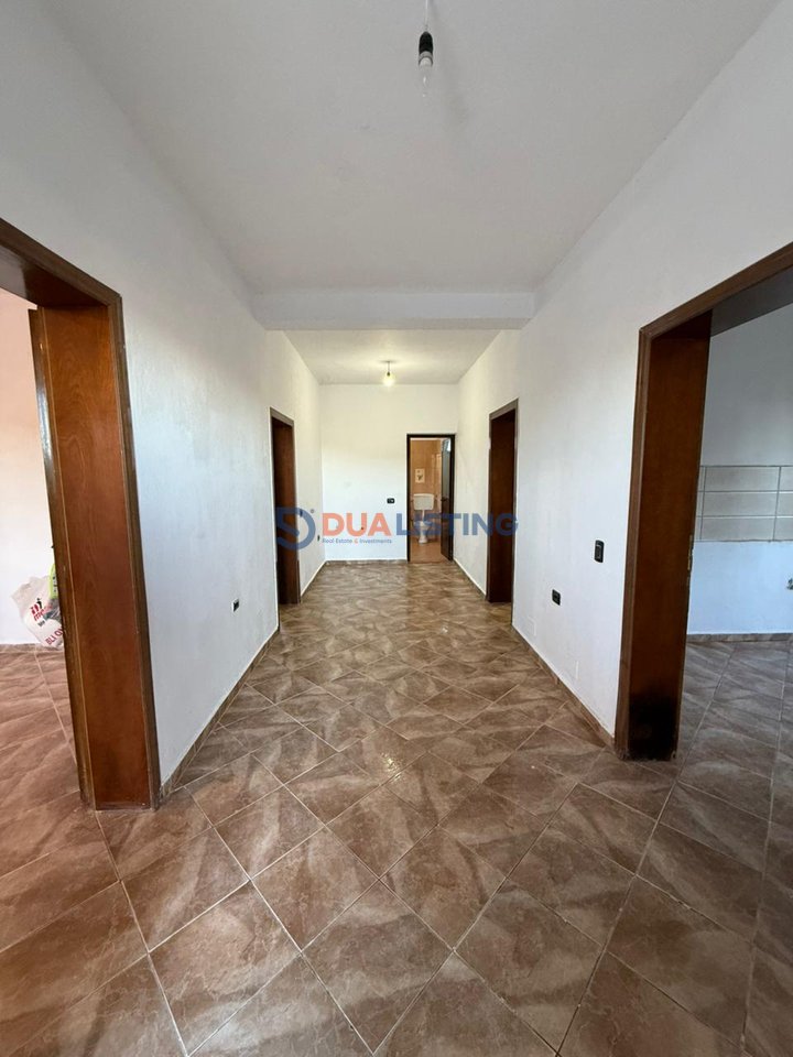 🏡 Private House for Sale – Petrelë, Tirana
📍 Location: Petrelë, Tirana – tourist area, natural attraction, and very quiet