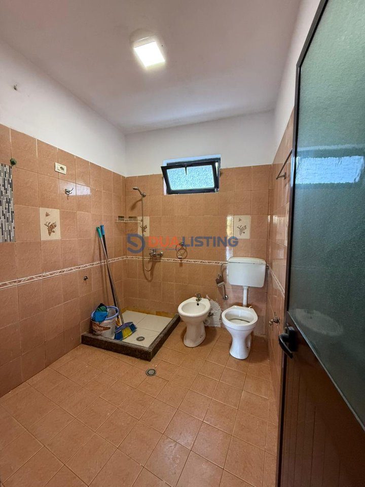 🏡 Private House for Sale – Petrelë, Tirana
📍 Location: Petrelë, Tirana – tourist area, natural attraction, and very quiet