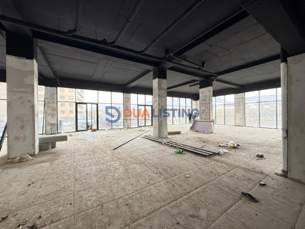 Ambient Komercial për Shitje
📍 Liqeni i Thatë – pranë Radisson Collection