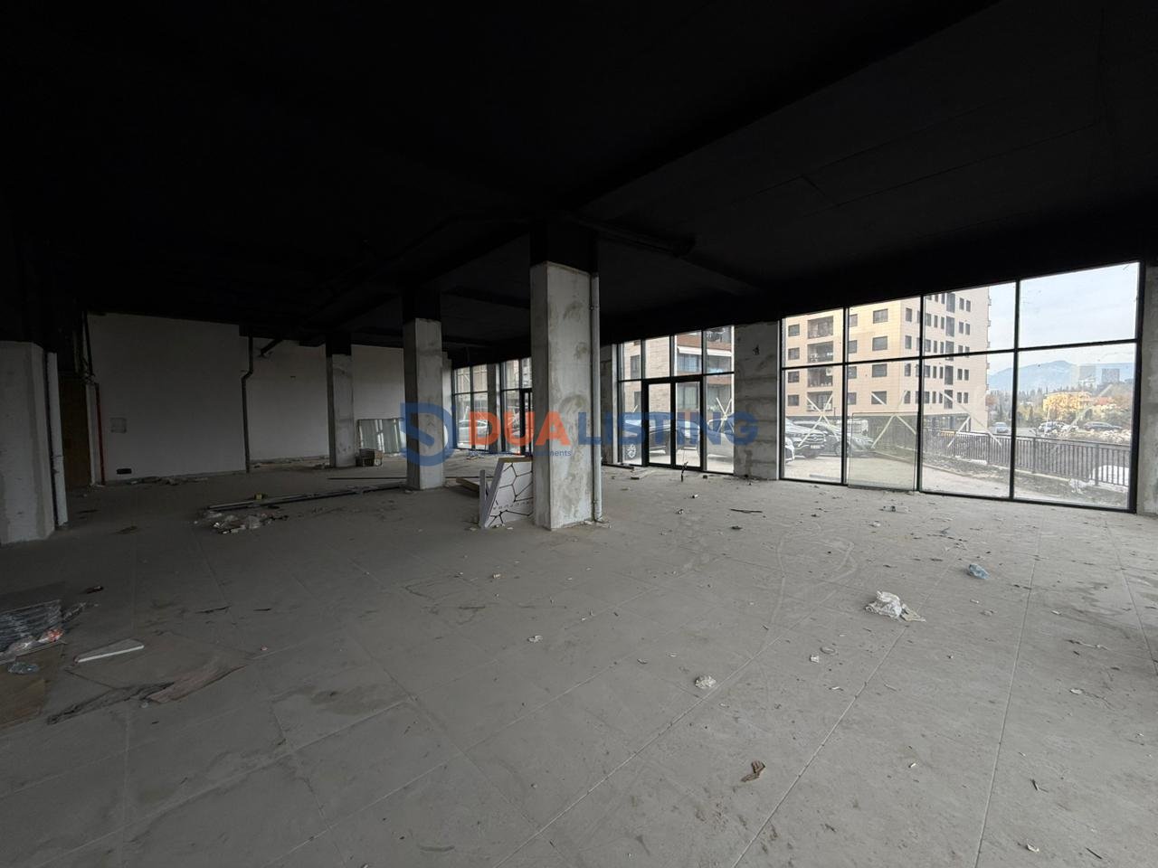 Ambient Komercial për Shitje
📍 Liqeni i Thatë – pranë Radisson Collection