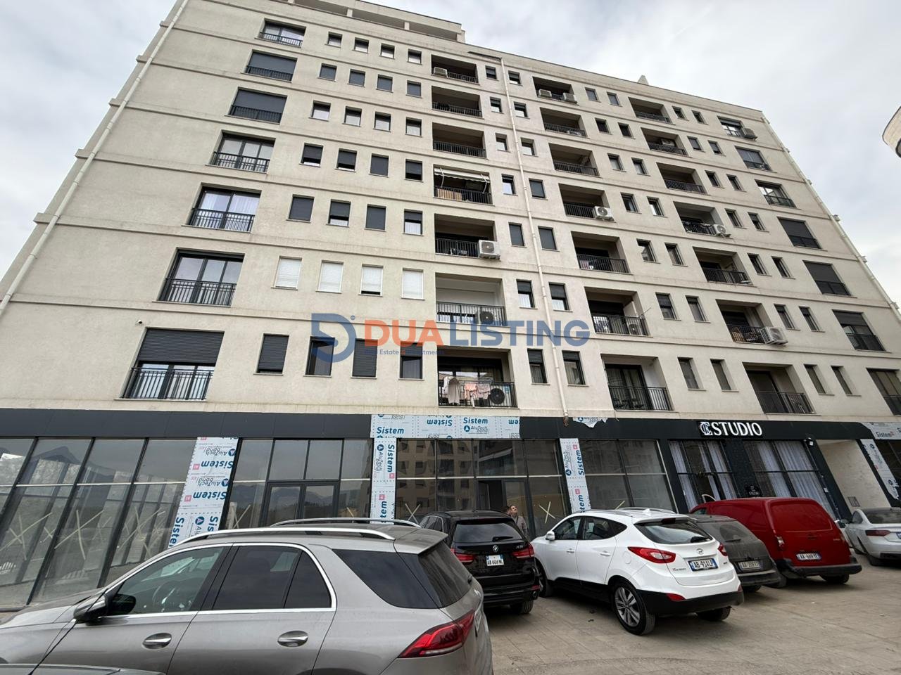 Ambient Komercial për Shitje
📍 Liqeni i Thatë – pranë Radisson Collection