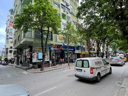 Njësi Biznesi për Shitje – Blloku, Rrugë Kryesore