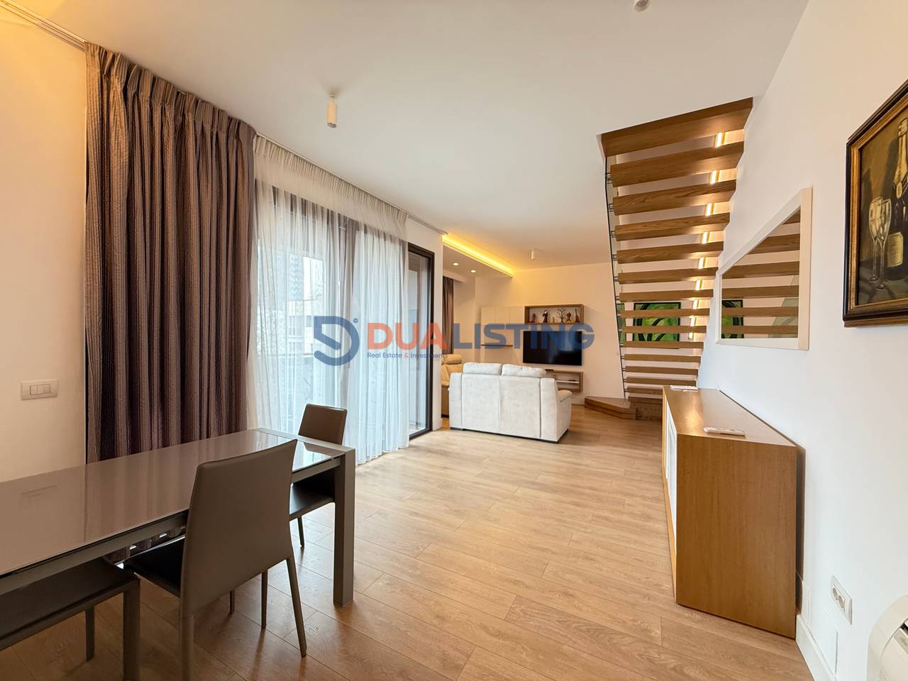 Offriamo in affitto – Duplex moderno 3+1+3 | Via delle Barricate!