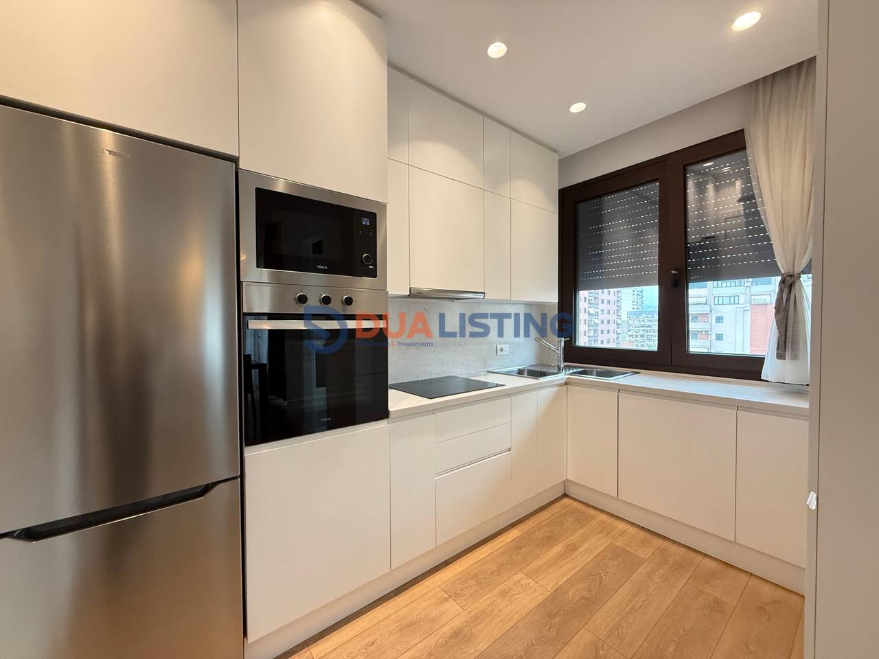 Offriamo in affitto – Duplex moderno 3+1+3 | Via delle Barricate!