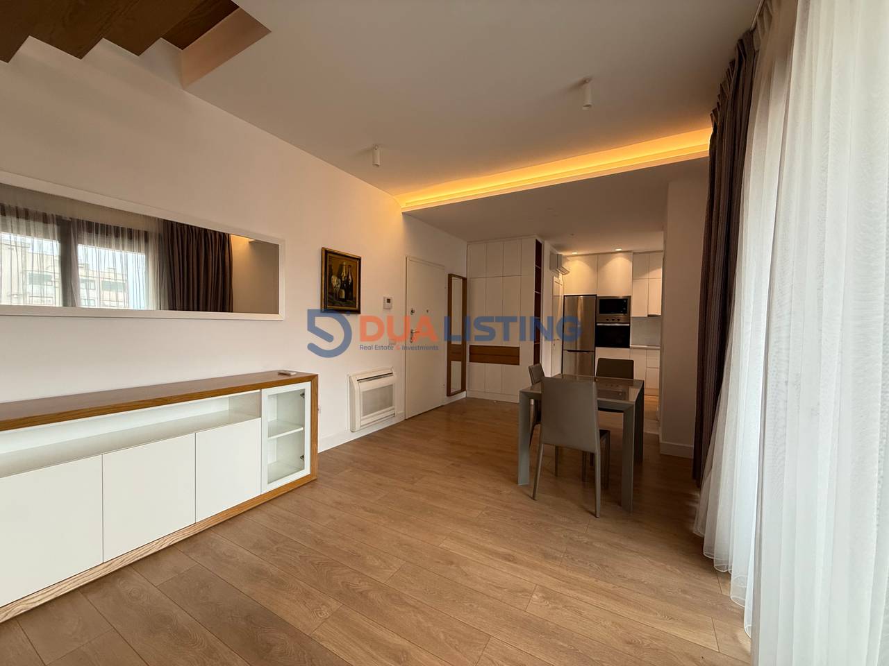 Offriamo in affitto – Duplex moderno 3+1+3 | Via delle Barricate!