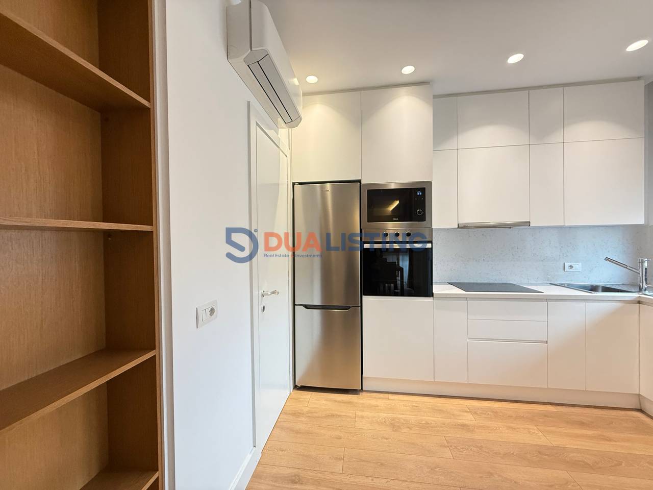 Offriamo in affitto – Duplex moderno 3+1+3 | Via delle Barricate!