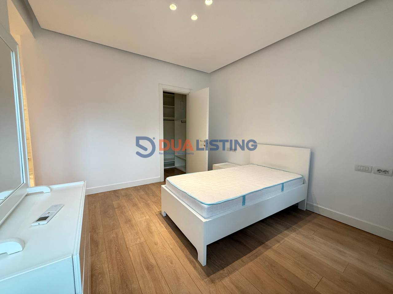 Offriamo in affitto – Duplex moderno 3+1+3 | Via delle Barricate!