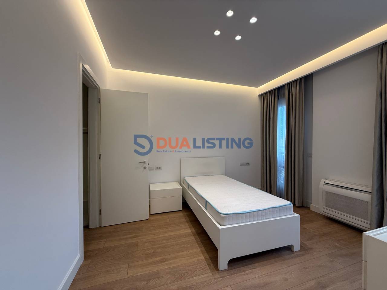 Offriamo in affitto – Duplex moderno 3+1+3 | Via delle Barricate!