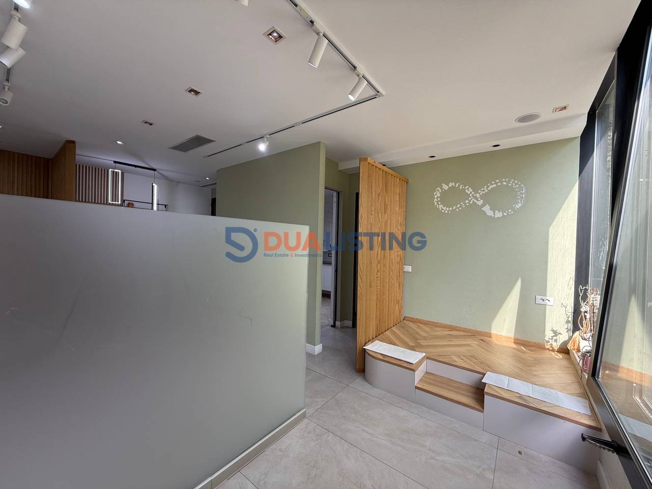 Ambient komercial shitje tek rruga e Dibres prane Shkolles se Bashkuar! Kati 1 | Buze rruge