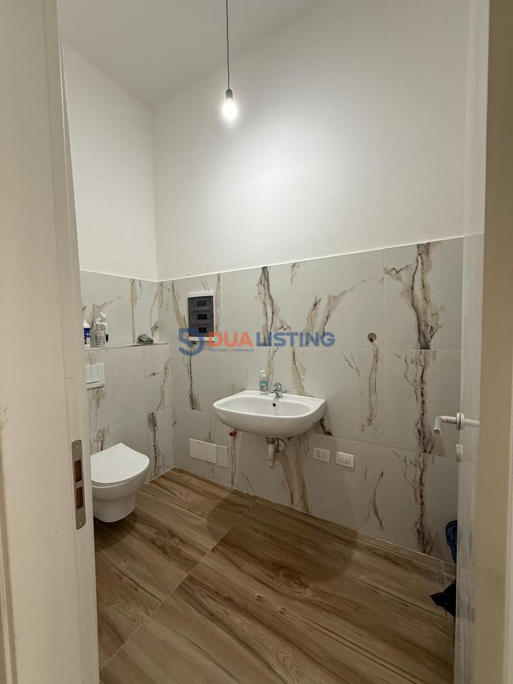 Tek Donika Center prane Qendres ofrojme ambient biznesi me qera!