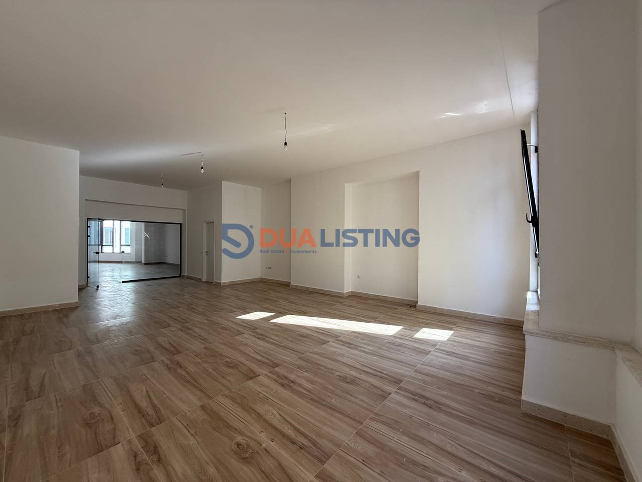 Ambient zyre me qira ne Qender, Rruga Mine Peza!!