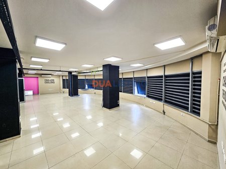 Ofrojme Ambjent zyre me qira te Rruga e Dibres