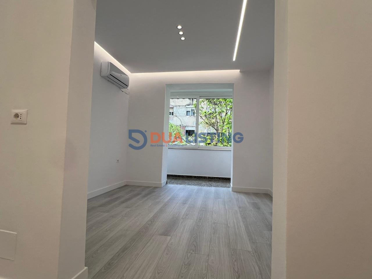 Ambient biznesi per qira ,Rruga e Barrikadave!