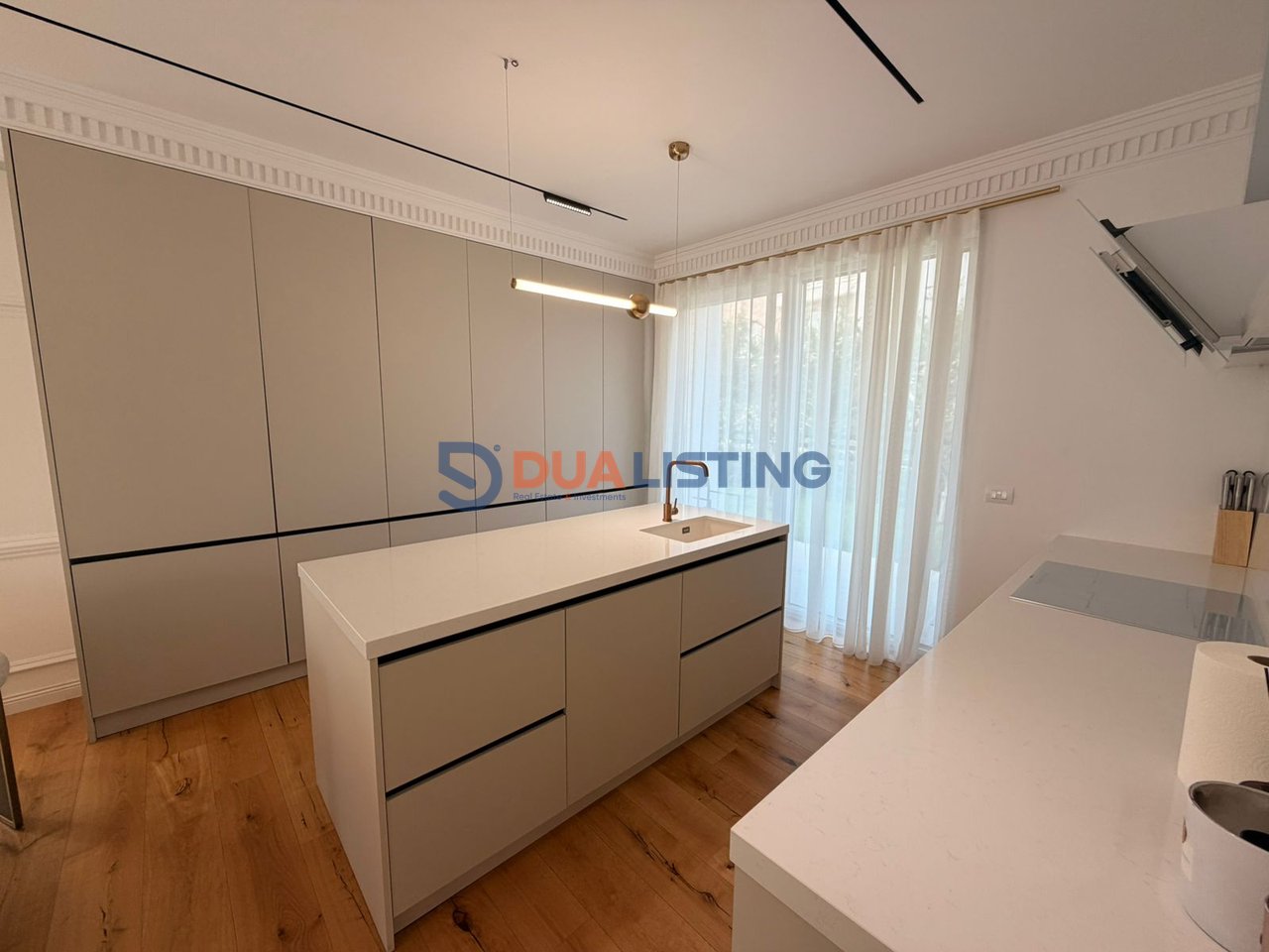 JEPET VILE ME PISHINE ME QIRA TEK ELYSIUM RESIDENCE !