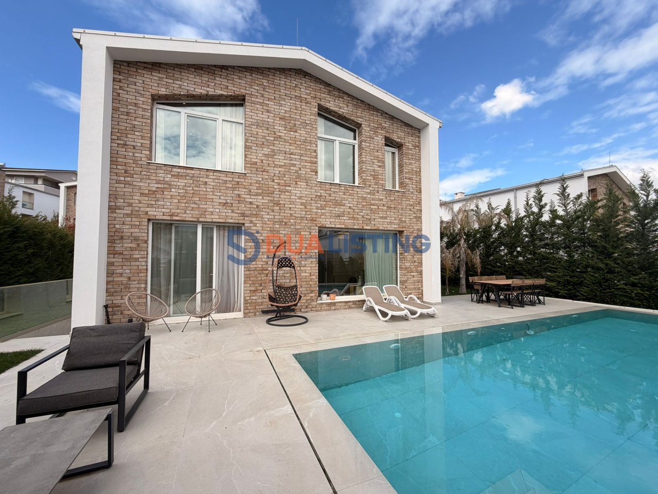 JEPET VILE ME PISHINE ME QIRA TEK ELYSIUM RESIDENCE !