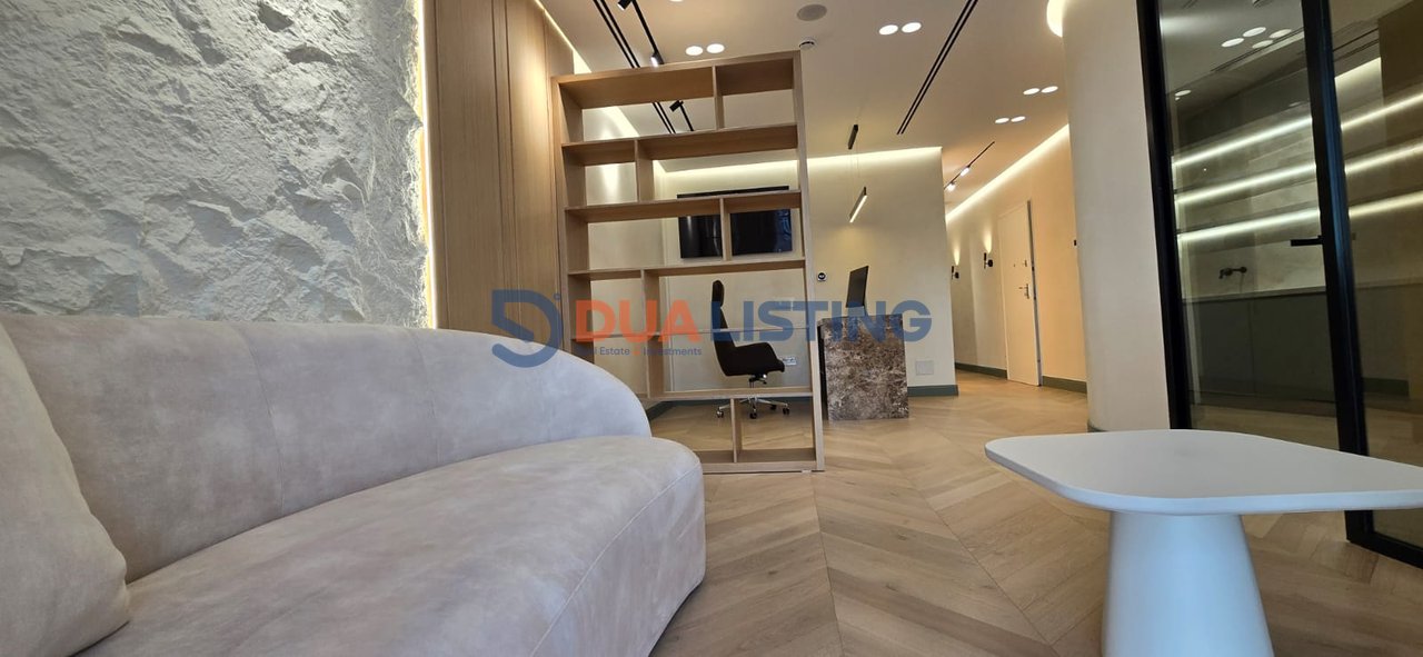 Ambient Luksoz për Qira – Ideal për Klinikë / Zyra Elite
📍 Rruga Kosovareve, Rezidenca Altana