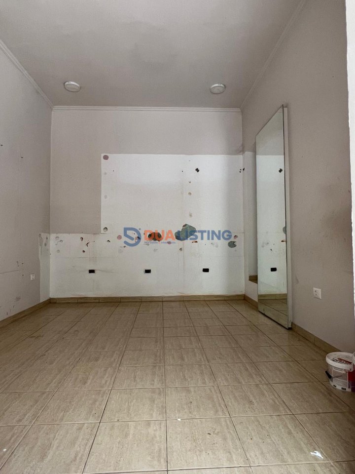 Business premises for rent near the Train Station!