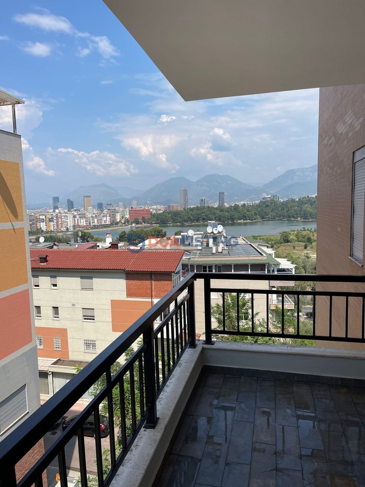 Jepet me qira apartament 1+1 i konvertuar në 2+1 të vogël, 
📍 Liqeni i Thatë