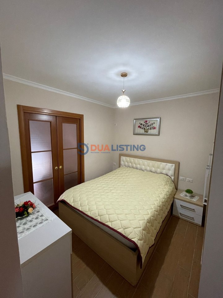 Jepet me qira apartament 1+1 i konvertuar në 2+1 të vogël, 
📍 Liqeni i Thatë