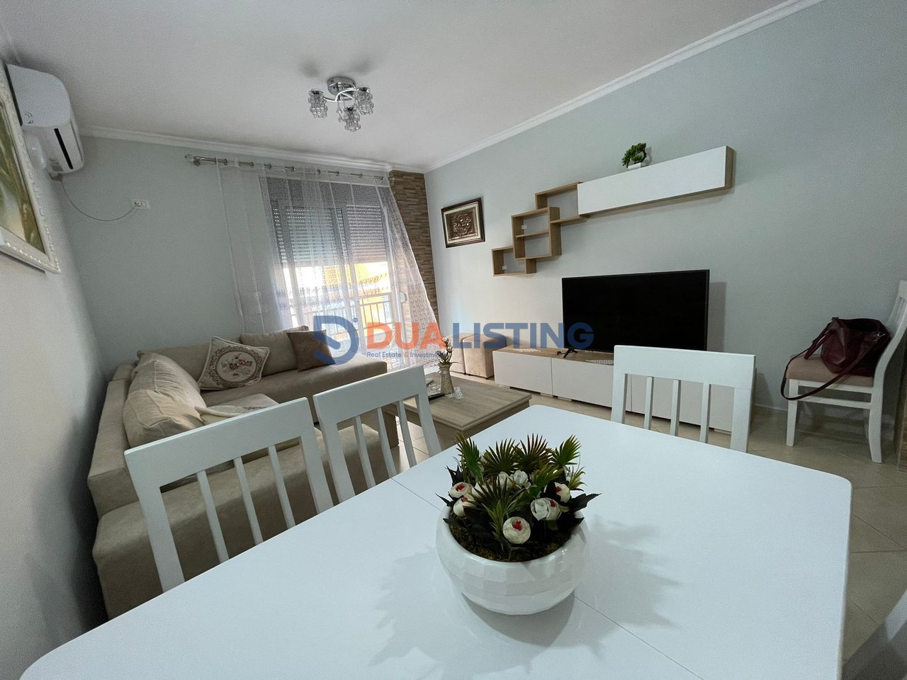 Jepet me qira apartament 1+1 i konvertuar në 2+1 të vogël, 
📍 Liqeni i Thatë