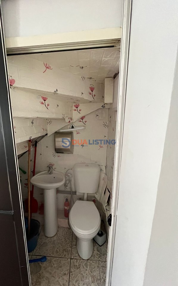 🏢 Ambient Duplex me Pamje nga Rruga – Rruga e Durrësit, përballë “Kafe Flores” 📍