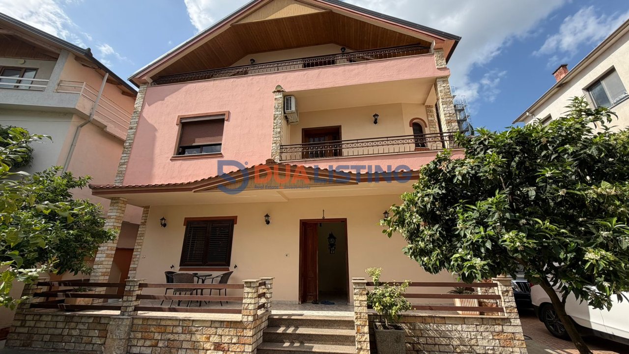 Vendesi villa su tre piani, Don Bosko