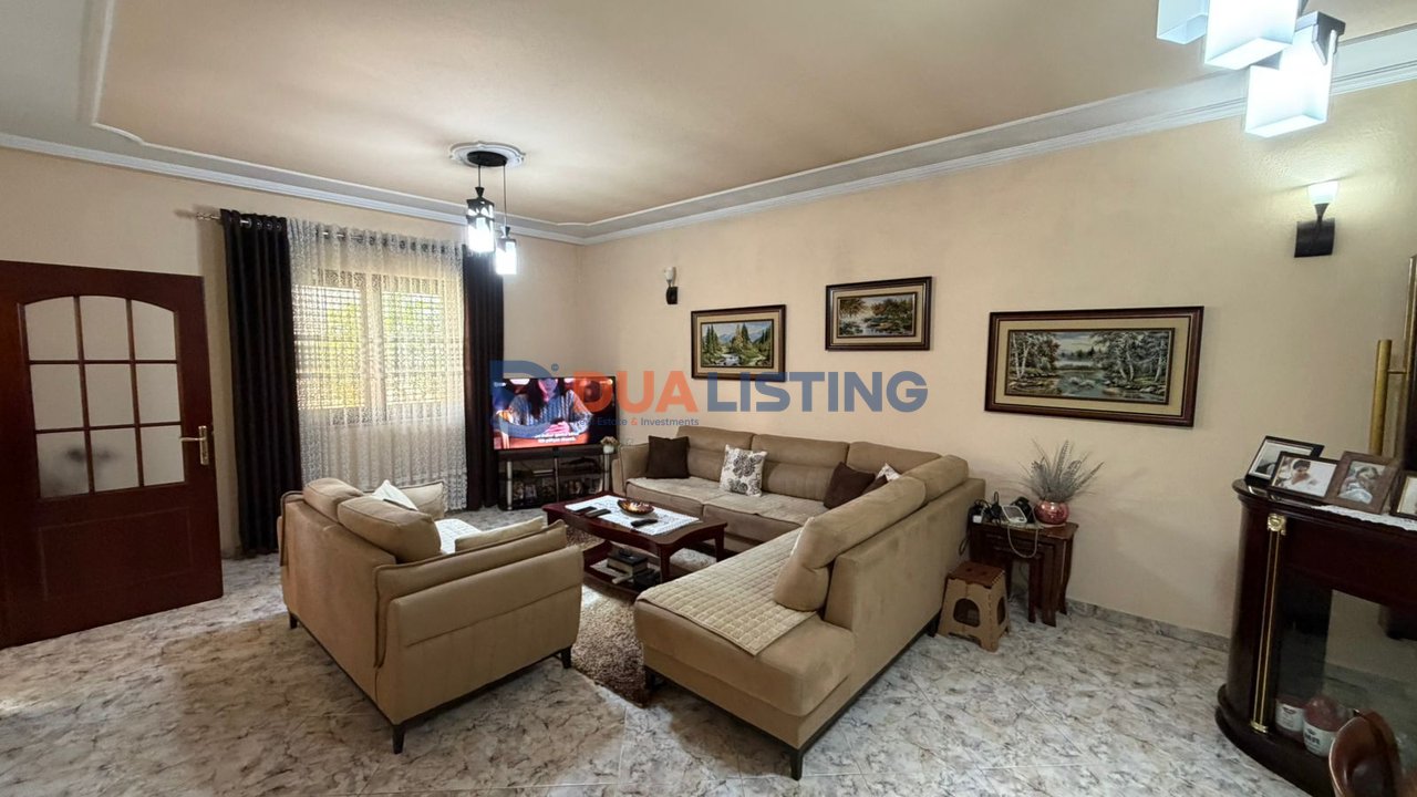 Vendesi villa su tre piani, Don Bosko