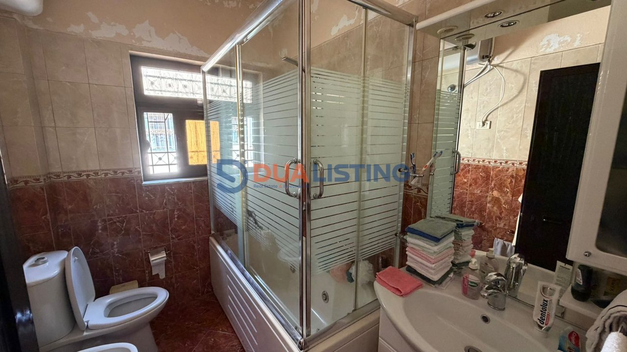 Vendesi villa su tre piani, Don Bosko