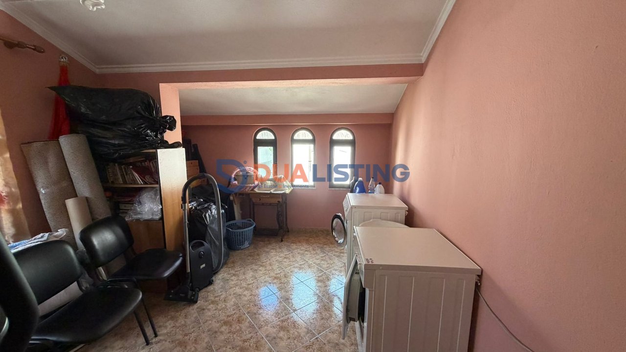 Vendesi villa su tre piani, Don Bosko