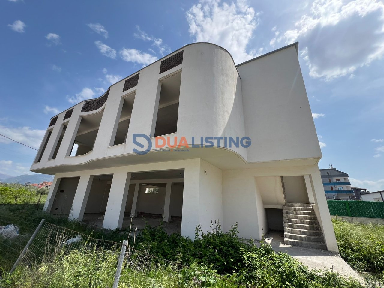 🏢 Si affitta edificio di 2 piani a Kamëz.